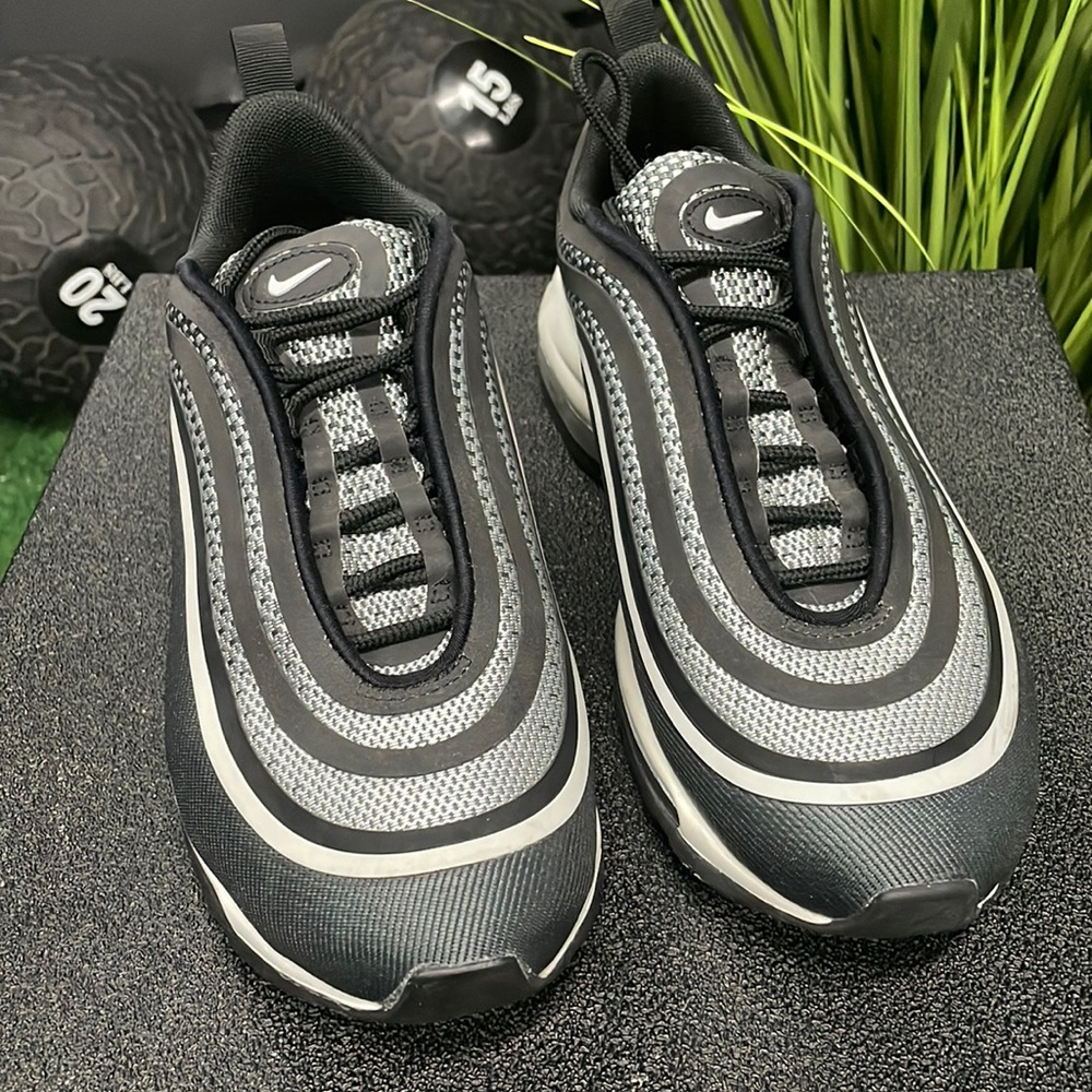 Nike Air Max. Like new Condition.